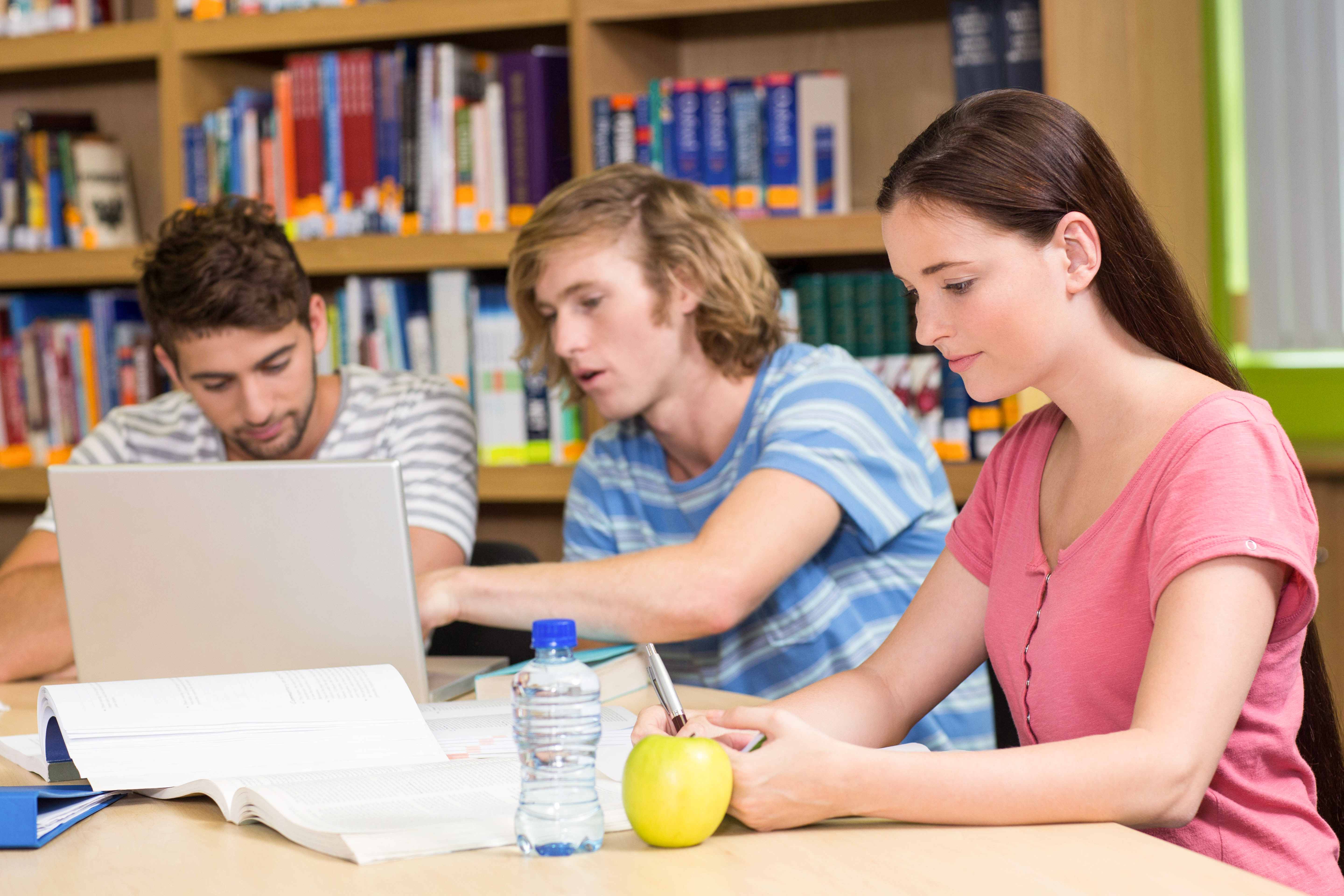 Колледж + работа: как совмещать и в чем преимущества